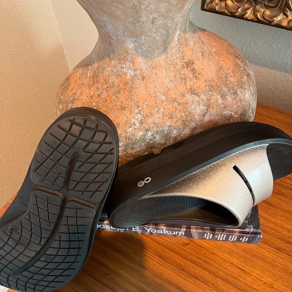 OOFOS woman’s Omega - Picture 3 of 3